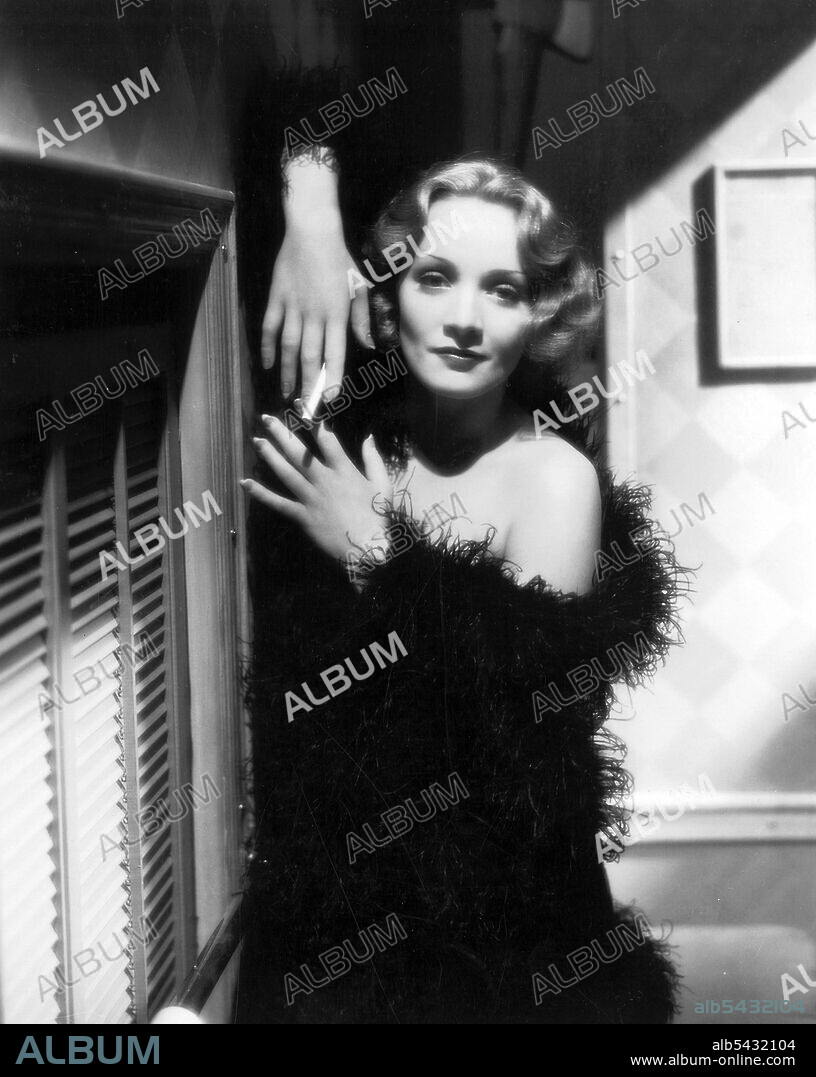 MARLENE DIETRICH en EL EXPRESO DE SHANGHAI, 1932 (SHANGHAI EXPRESS), dirigida por JOSEF VON STERNBERG. Copyright PARAMOUNT PICTURES.