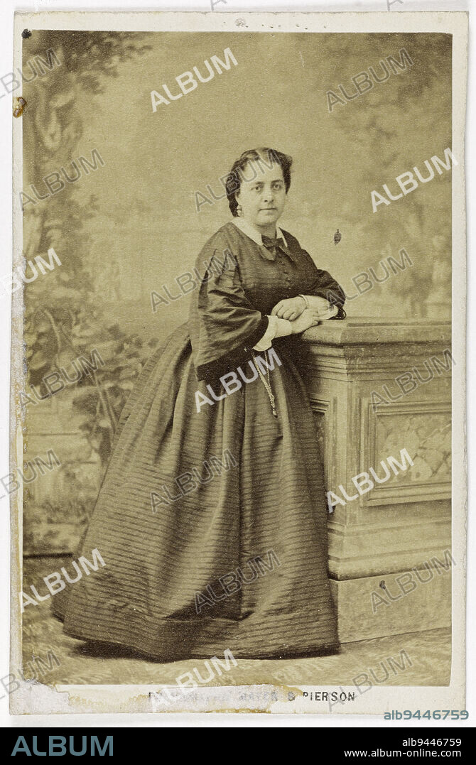 Portrait of Joséphine Martin (1823-1885), known as Marty, actress, Mayer Frères et Pierson, Photographer, Between 1860 and 1890, 2nd half of the 19th century, Graphic Arts, Photography, Albumen print, Dimensions of the work: Height: 8.8 cm, Width: 5.7 cm.