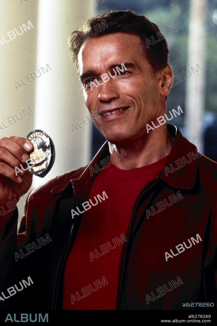 ARNOLD SCHWARZENEGGER in JINGLE ALL THE WAY, 1996, directed by BRIAN LEVANT. Copyright 20TH CENTURY FOX.