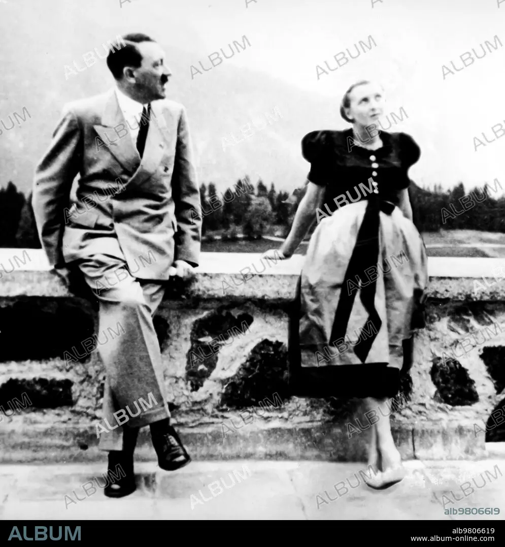 Adolf Hitler Con Eva Braun. - Album alb9806619