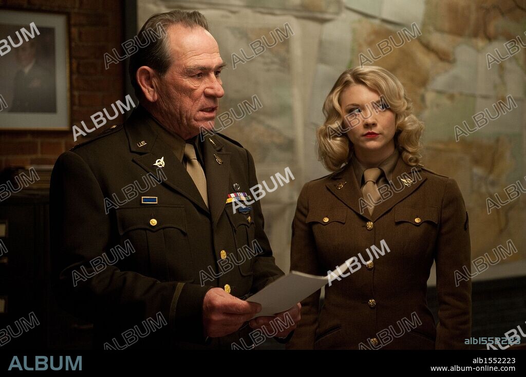 NATALIE DORMER and TOMMY LEE JONES in CAPTAIN AMERICA: THE FIRST AVENGER, 2011, directed by JOE JOHNSTON. Copyright MARVEL ENTERPRISES.