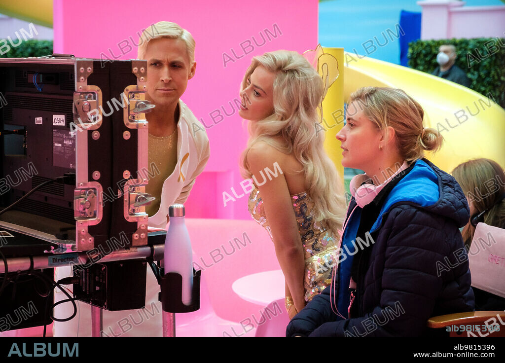 GRETA GERWIG, MARGOT ROBBIE und RYAN GOSLING in BARBIE, 2023, unter der Regie von GRETA GERWIG. Copyright WARNER BROS.