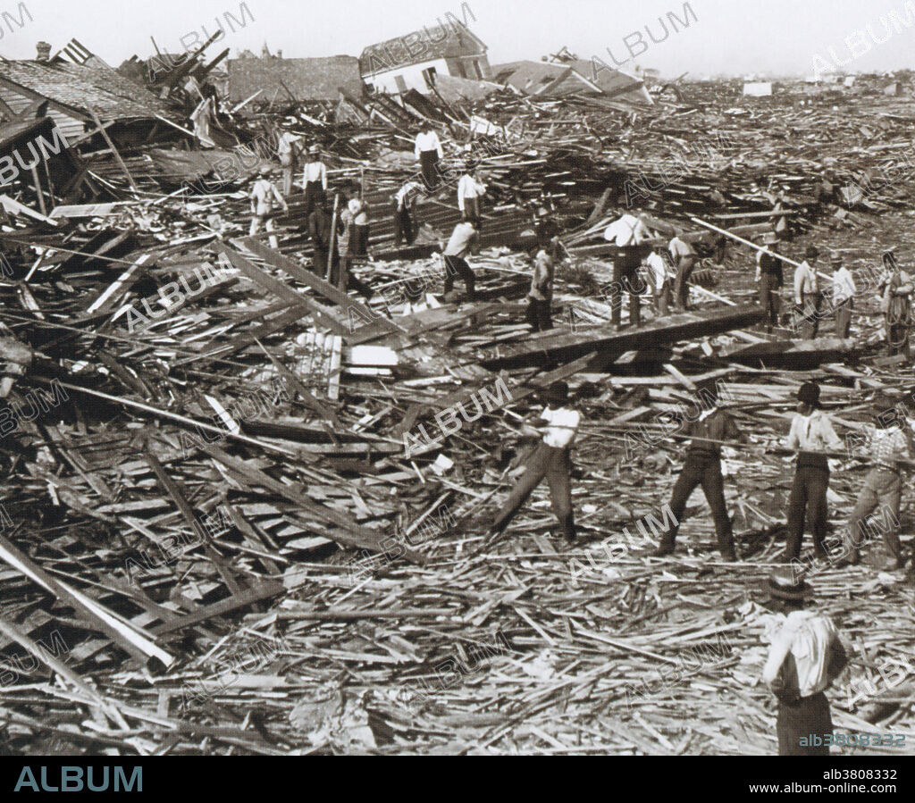 Men use ropes to pull away the debris of houses to look for bodies. The Hurricane of 1900 made landfall on the city of Galveston, Texas, on September 8. It had estimated winds of 145 miles per hour at landfall, making it a Category 4 storm on the Saffir-Simpson Hurricane Scale. It was one of the deadliest and costliest hurricanes in American history. The estimated death toll was between 6,000 and 12,000 individuals. The Galveston Hurricane of 1900 is to date the deadliest natural disaster ever to strike the United States.