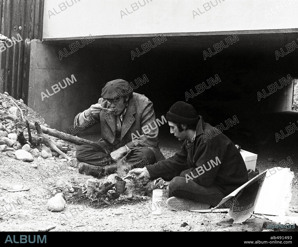 AL PACINO and GENE HACKMAN in SCARECROW, 1973, directed by JERRY SCHATZBERG. Copyright WARNER BROTHERS.