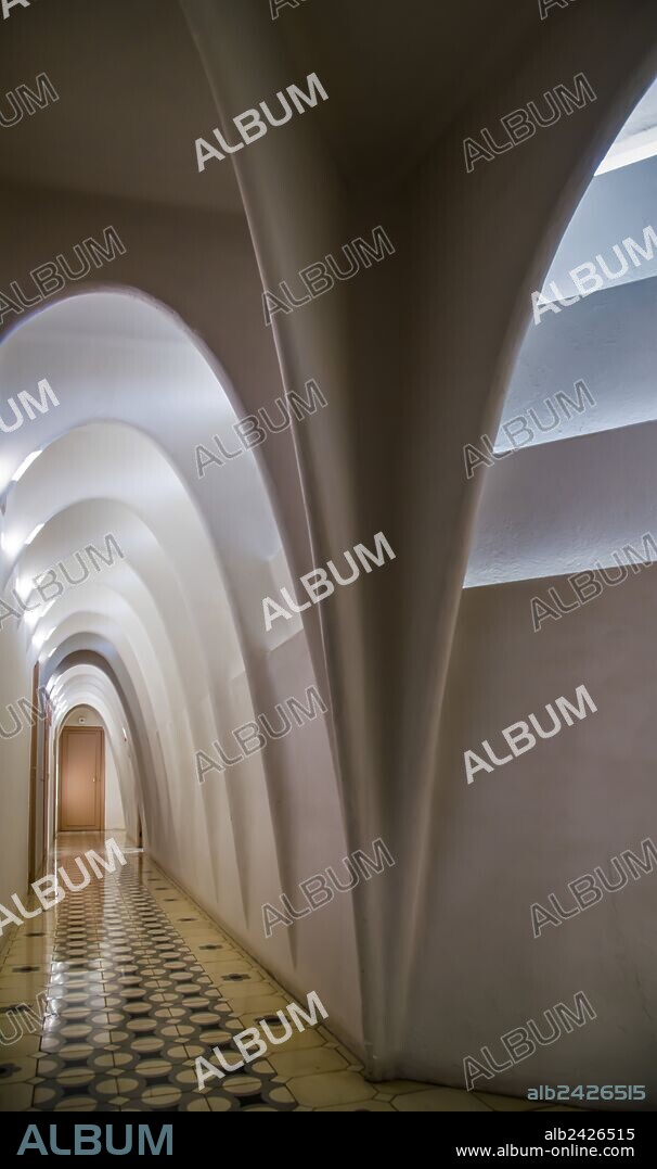 ANTONI GAUDÍ and JOSEP MARIA JUJOL. Casa Batlló. Parabolic arches of the attic.