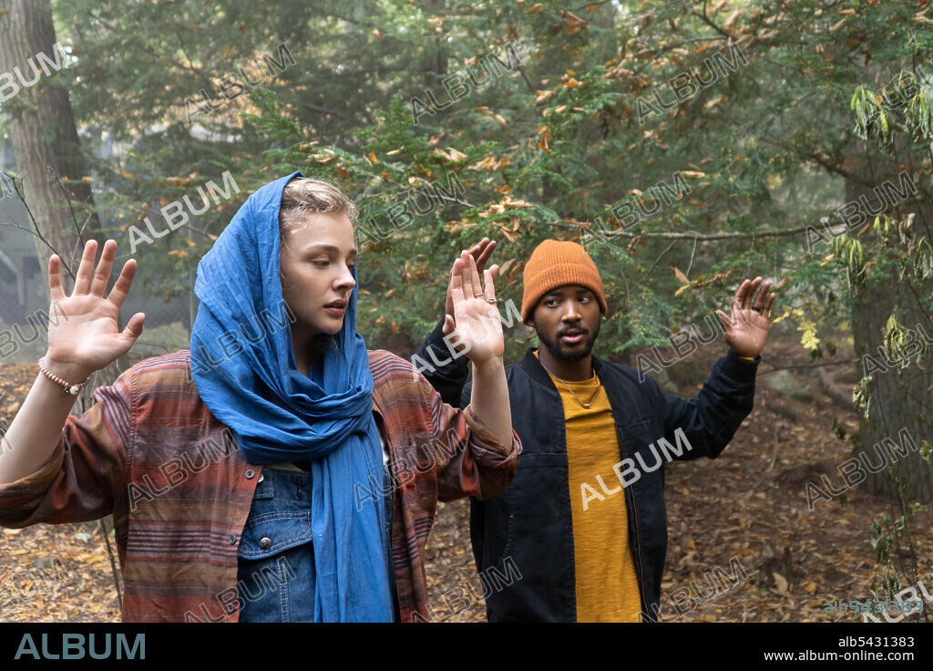 ALGEE SMITH and CHLOE GRACE MORETZ in MOTHER / ANDROID, 2021, directed by MATTSON TOMLIN. Copyright 6th & Idaho Productions.