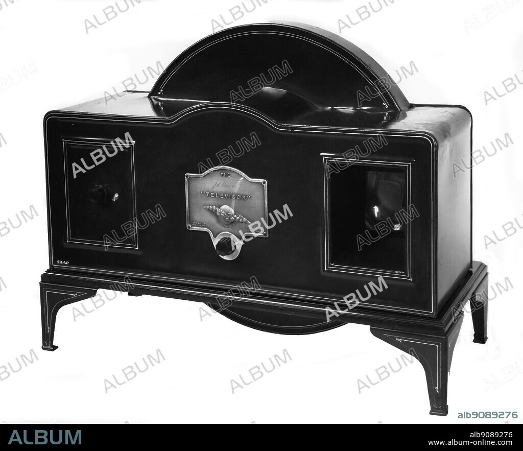 1930 Baird Televisor - the first set marketed in Britain - Price 25 gns or £26.25 or $130 - 1930. ©TopFoto.