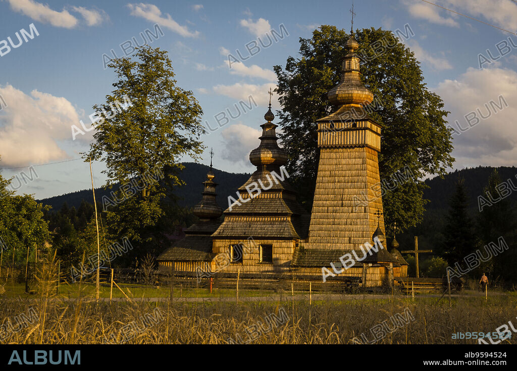 iglesia ortodoxa de Santa Paraskewa , Kwiaton. Siglo XVII. Patrimonio de la humanidadconstruida integramente con madera, , voivodato de la Pequeña Polonia, Cárpatos, Polonia, europe.