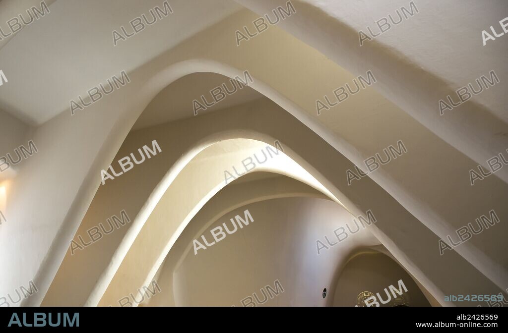 ANTONI GAUDÍ and JOSEP MARIA JUJOL. Casa Batlló. Parabolic arches of the attic.