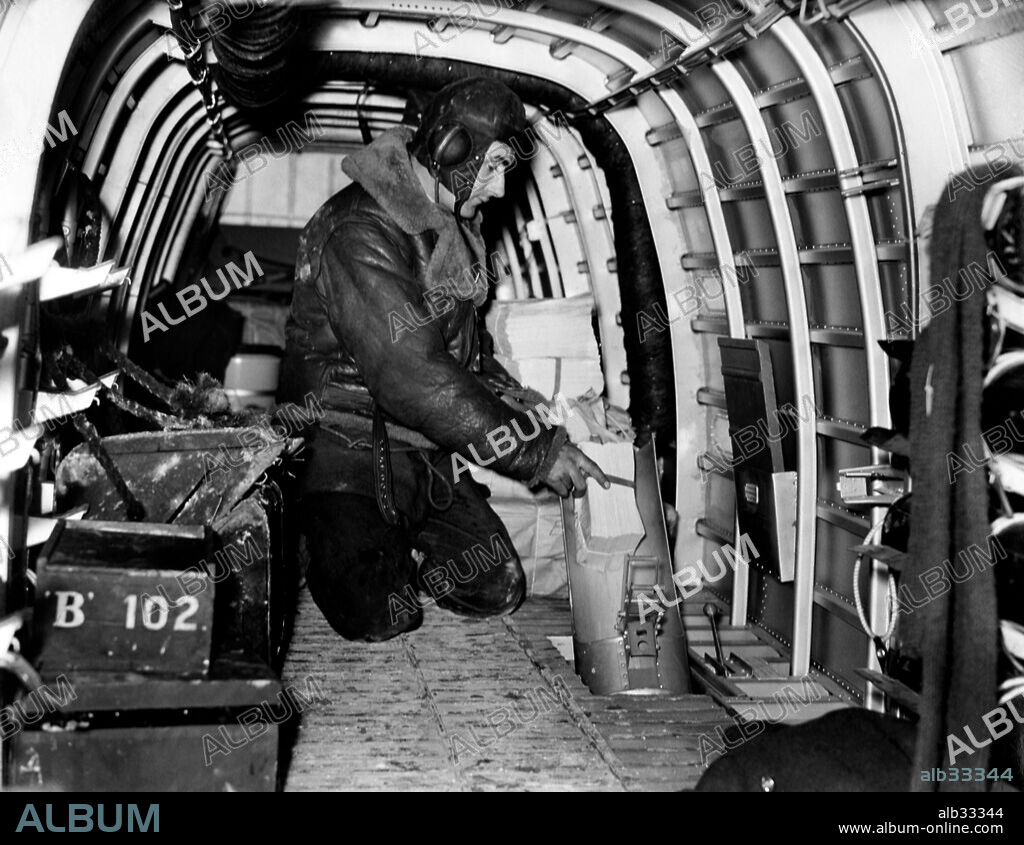 Leaflet raid organised by the Royal Air Force in 1940. View inside an aircraft.