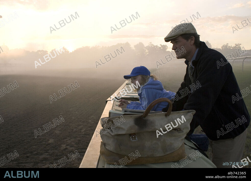 DAKOTA FANNING and KURT RUSSELL in DREAMER: INSPIRED BY A TRUE STORY, 2005, directed by JOHN GATINS. Copyright DREAMWORKS PICTURES / LEDERER, JOE.