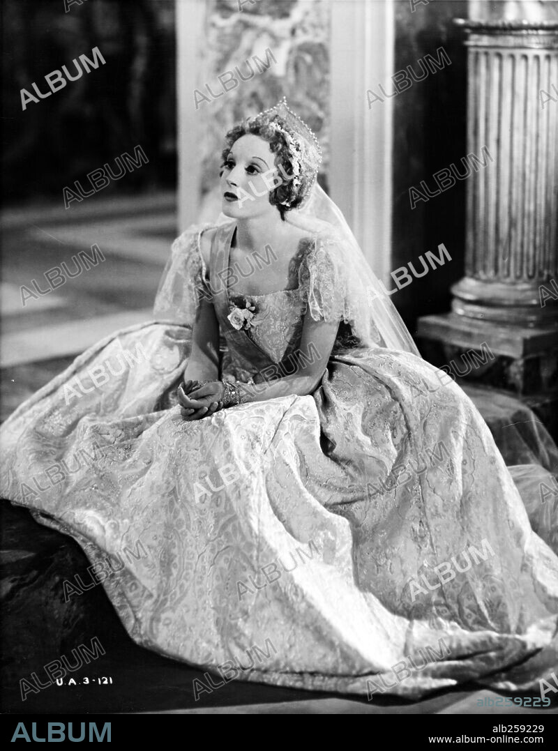 ELISABETH BERGNER in CATHERINE THE GREAT, 1934, directed by PAUL CZINNER. Copyright LONDON FILMS/UNITED ARTISTS.