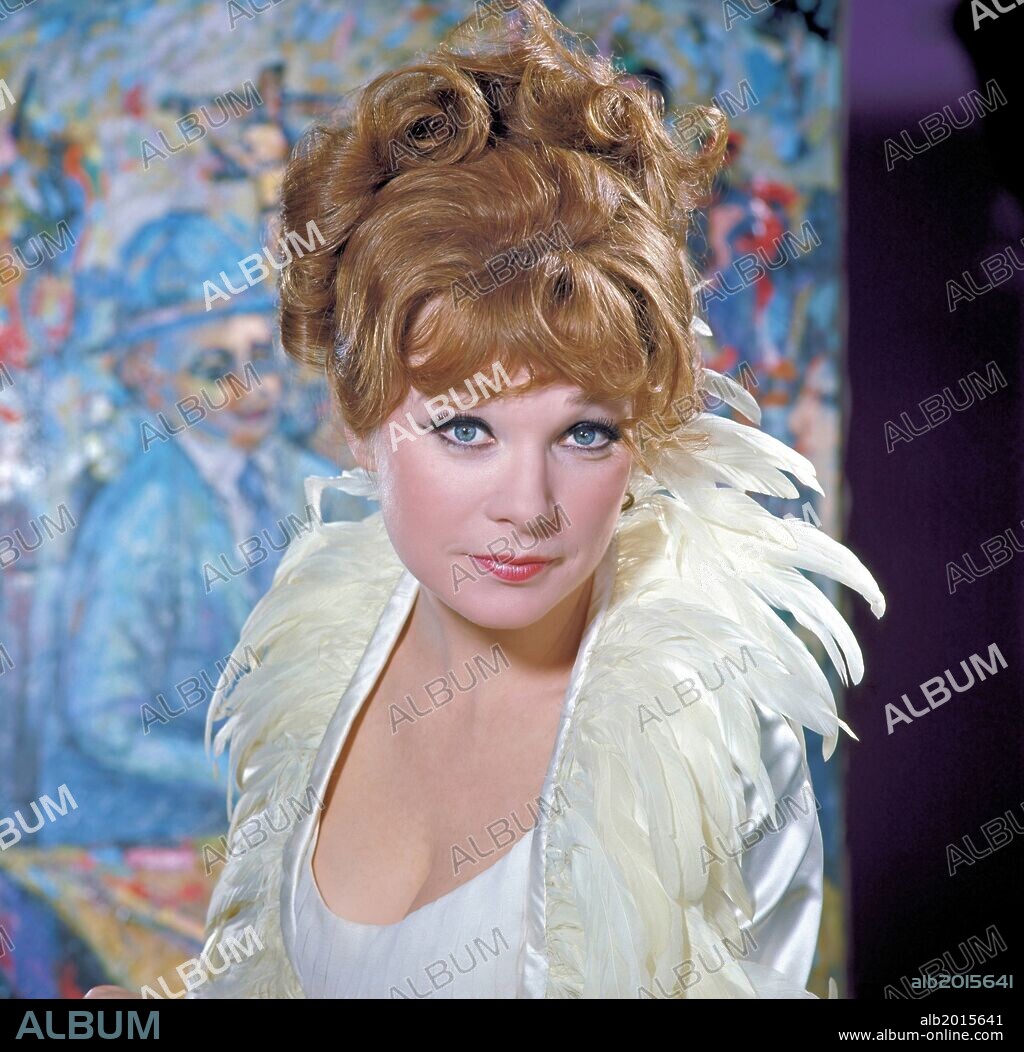 Shirley Maclaine : sa biographie, filmographie, et quelques photos