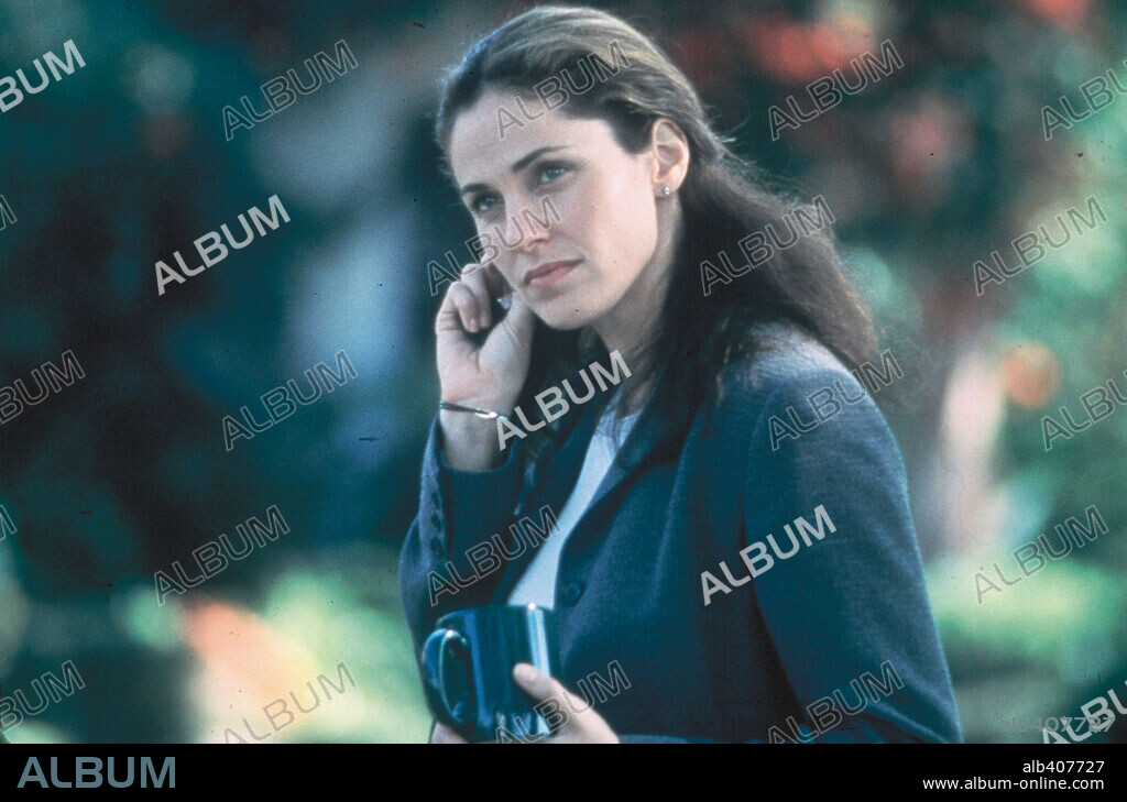 AMY BRENNEMAN en COSAS QUE DIRÍA CON SÓLO MIRARLA, 2000 (THINGS YOU CAN TELL JUST BY LOOKING AT HER), dirigida por RODRIGO GARCIA. Copyright LTZ II, AVNET/KERNER PRODUCTIONS/FRANCHISE PICTURES.