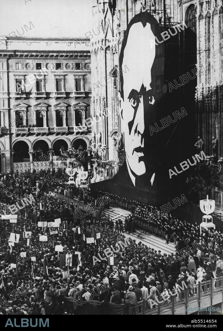 Ten Ton Portrait Of Mussolini The huge portrait of the Duce on