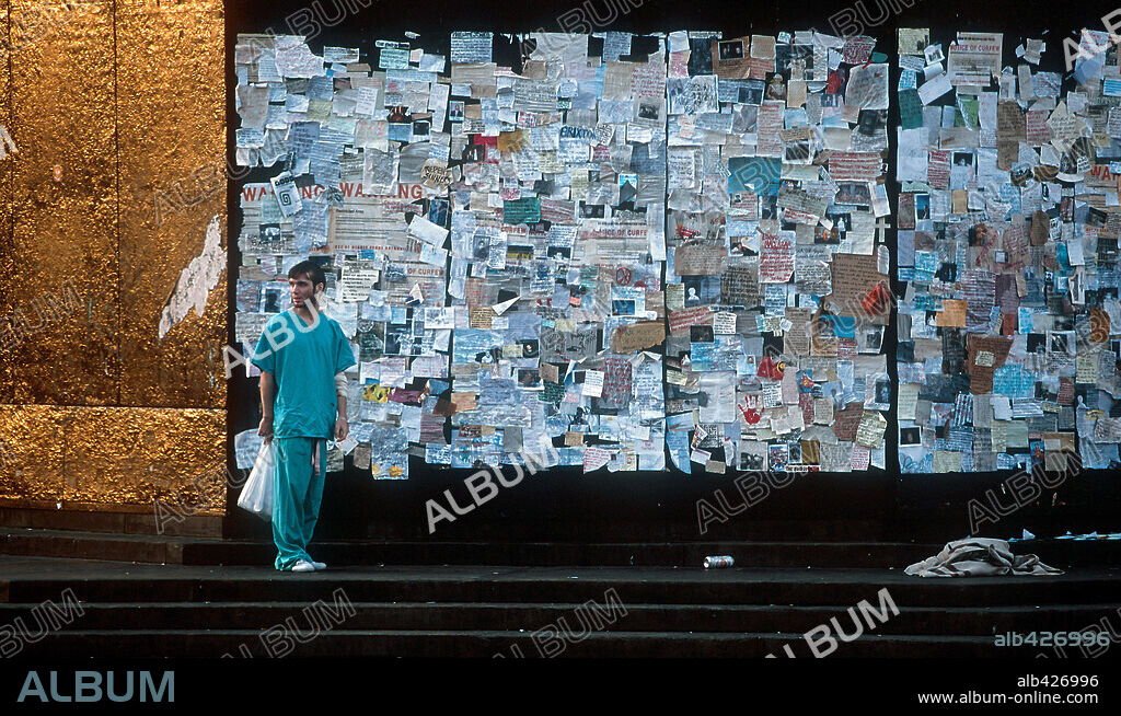 CILLIAN MURPHY in 28 DAYS LATER.. ., 2002, directed by DANNY BOYLE. Copyright FOX SEARCHLIGHT PICTURES.