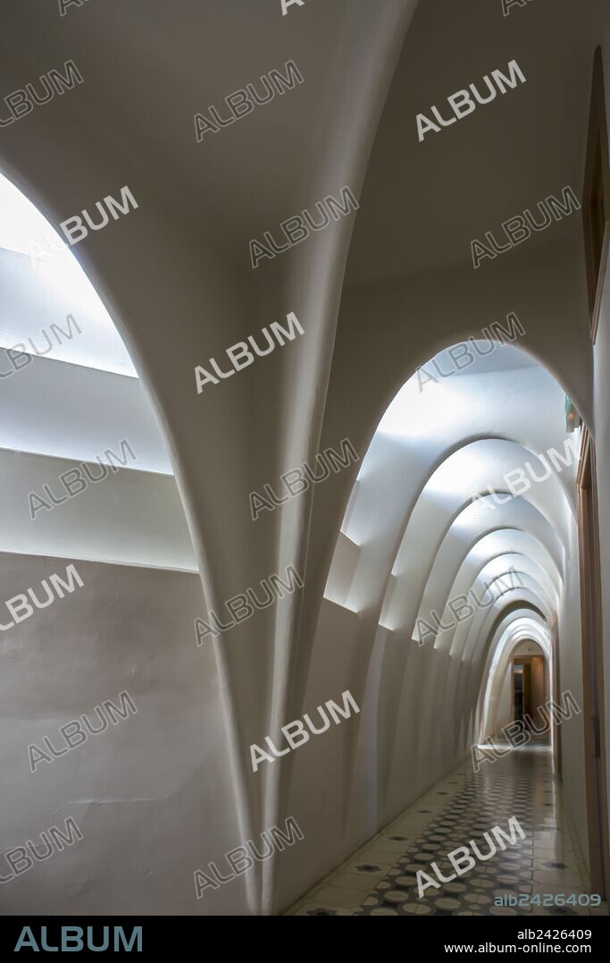 ANTONI GAUDÍ and JOSEP MARIA JUJOL. Casa Batlló. Parabolic arches of the attic.