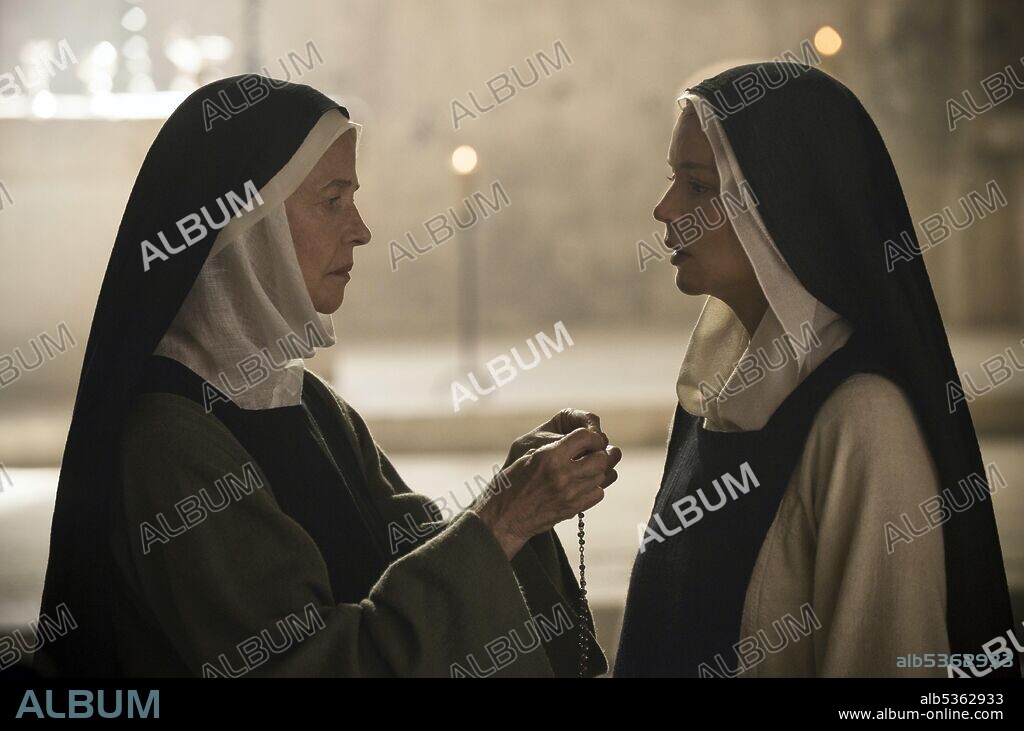 CHARLOTTE RAMPLING and VIRGINIE EFIRA in BENEDETTA, 2021, directed by PAUL VERHOEVEN. Copyright SBS PRODUCTIONS.