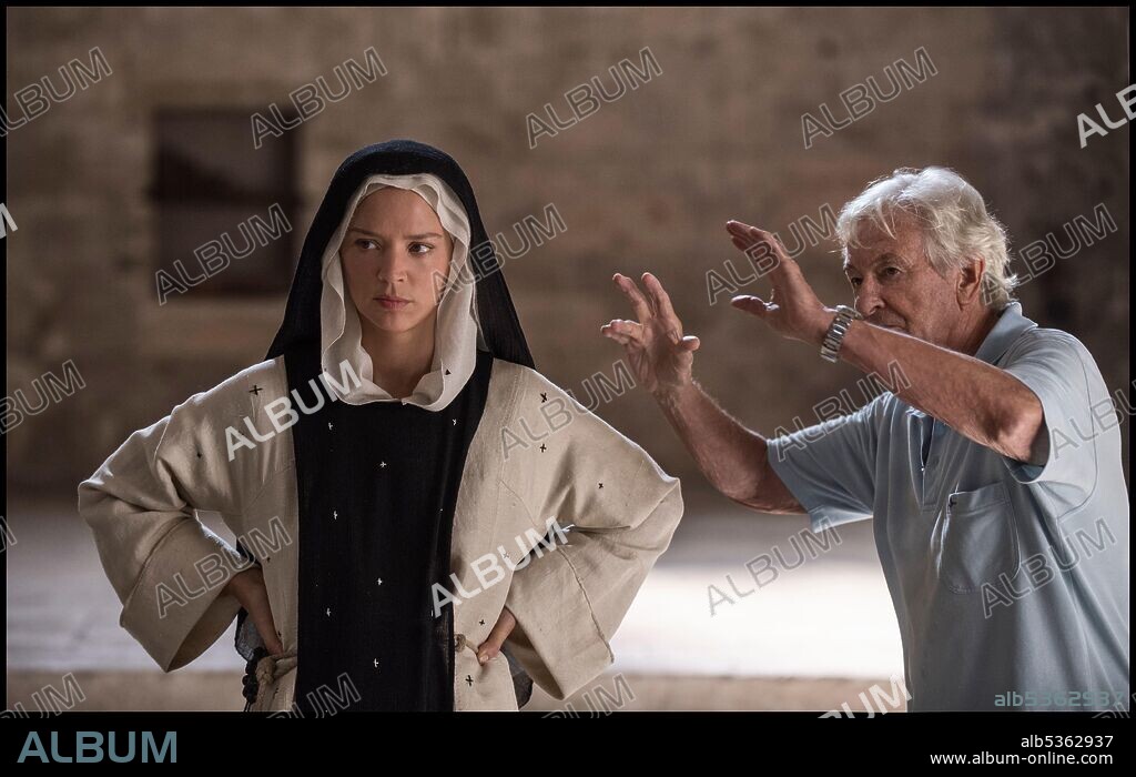 PAUL VERHOEVEN and VIRGINIE EFIRA in BENEDETTA, 2021, directed by PAUL VERHOEVEN. Copyright SBS PRODUCTIONS.