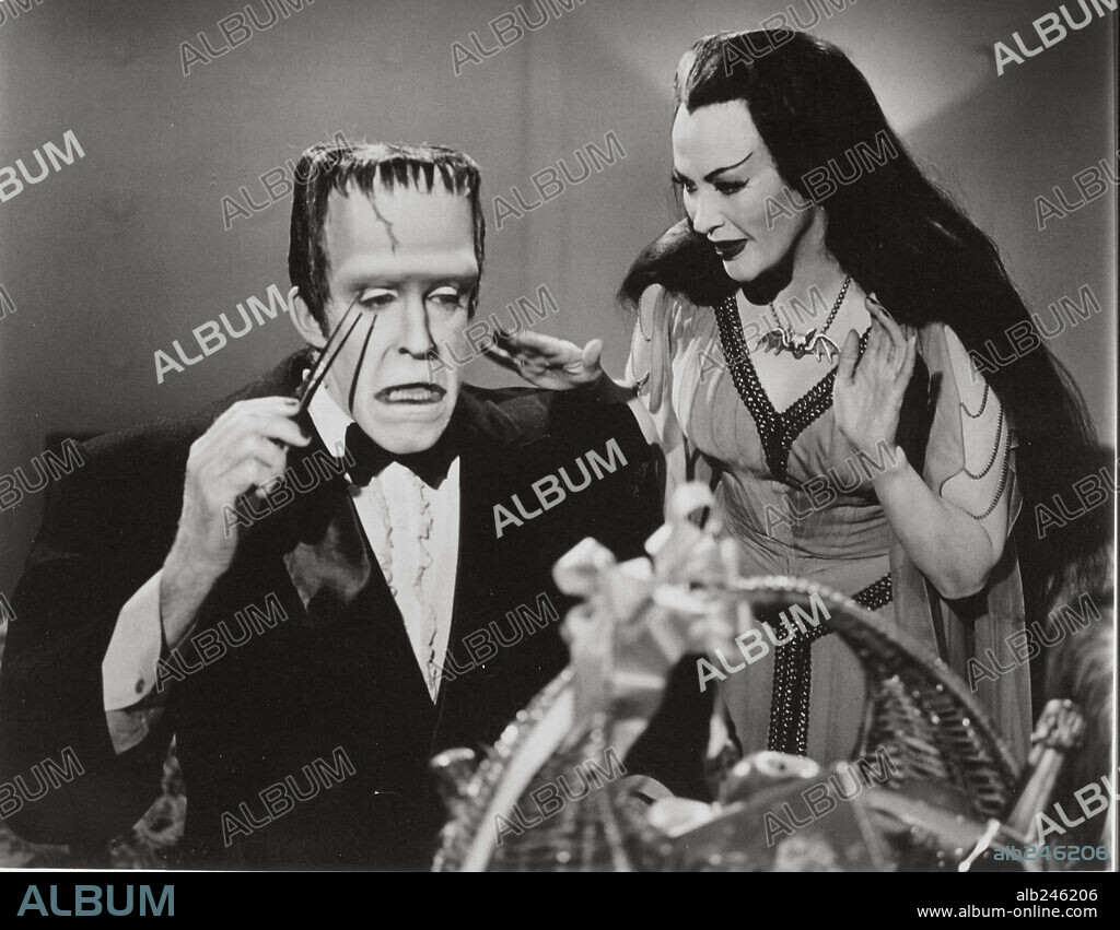 FRED GWYNNE and YVONNE DE CARLO in THE MUNSTERS, 1964, directed by EARL BELLAMY, EZRA STONE, GENE REYNOLDS, JERRY PARIS, JOSEPH PEVNEY and NORMAN ABBOTT. Copyright CBS/MCA/UNIVERSAL.