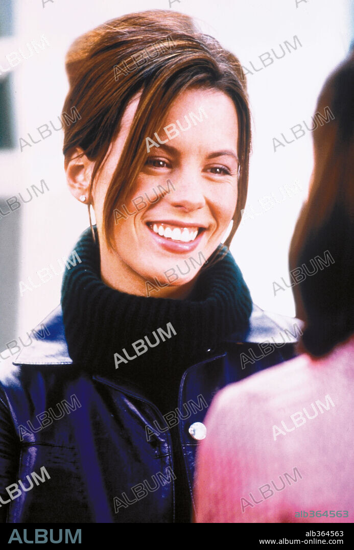 KATE BECKINSALE in SERENDIPITY, 2001, directed by PETER CHELSOM. Copyright SIMON FIELDS PRODUCTIONS/TAPESTRY FILMS / LEE, DAVID.