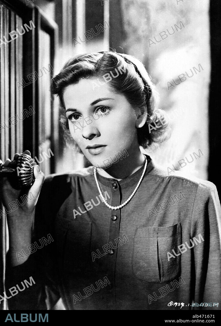 JOAN FONTAINE in REBECCA, 1940, directed by ALFRED HITCHCOCK. Copyright Selznick International Pictures.