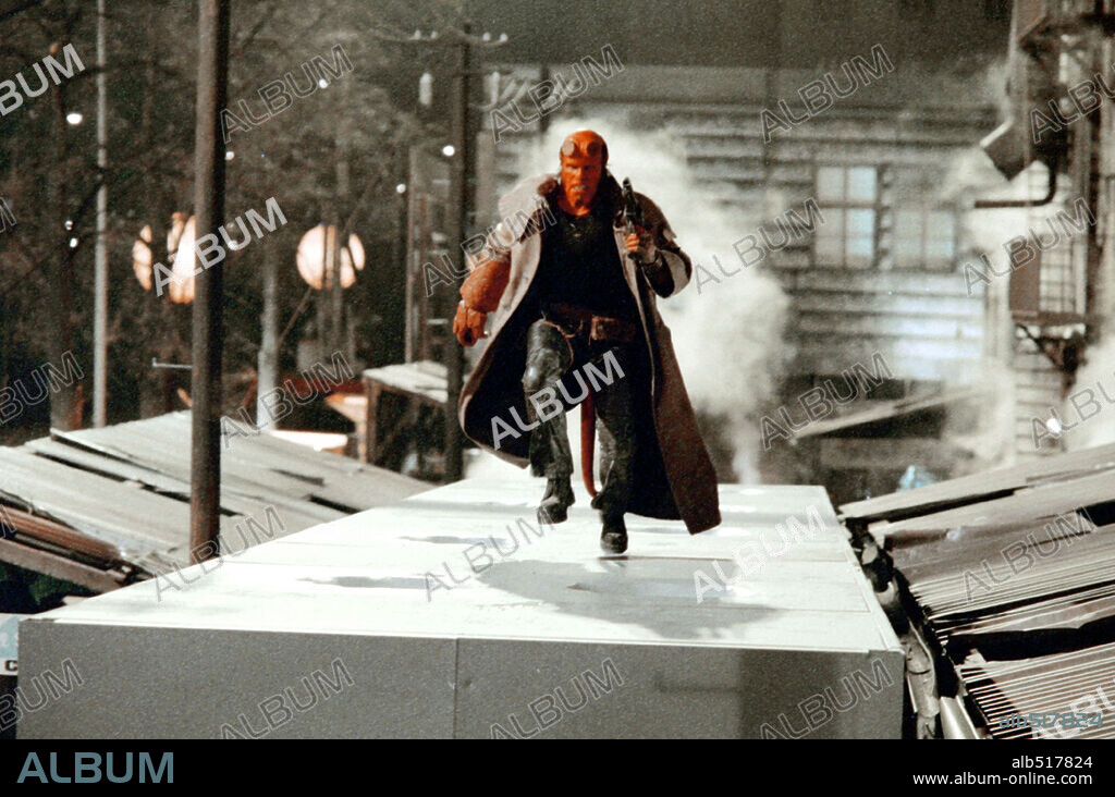 RON PERLMAN in HELLBOY, 2004, directed by GUILLERMO DEL TORO. Copyright COLUMBIA PICTURES.