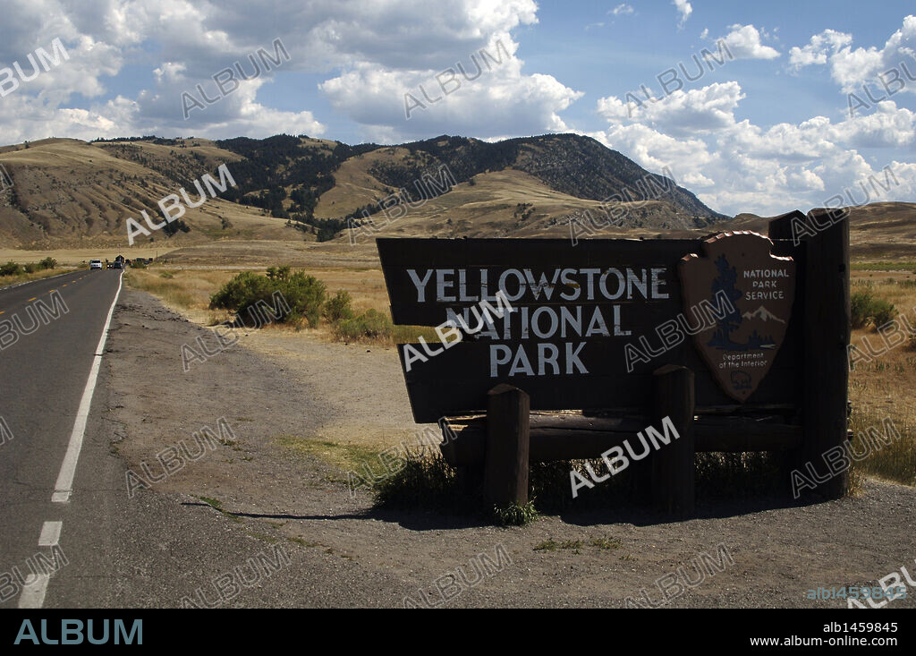 CARTEL de la ENTRADA NORTE DEL PARQUE NACIONAL DE YELLOWSTONE (YELLOWSTONE NATIONAL PARK), Patrimonio de la Humanidad. Estados Unidos.