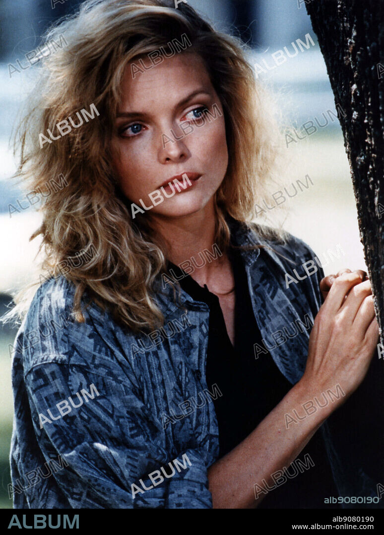 MICHELLE PFEIFFER in THE WITCHES OF EASTWICK, 1987, directed by GEORGE MILLER. Copyright WARNER BROTHERS.