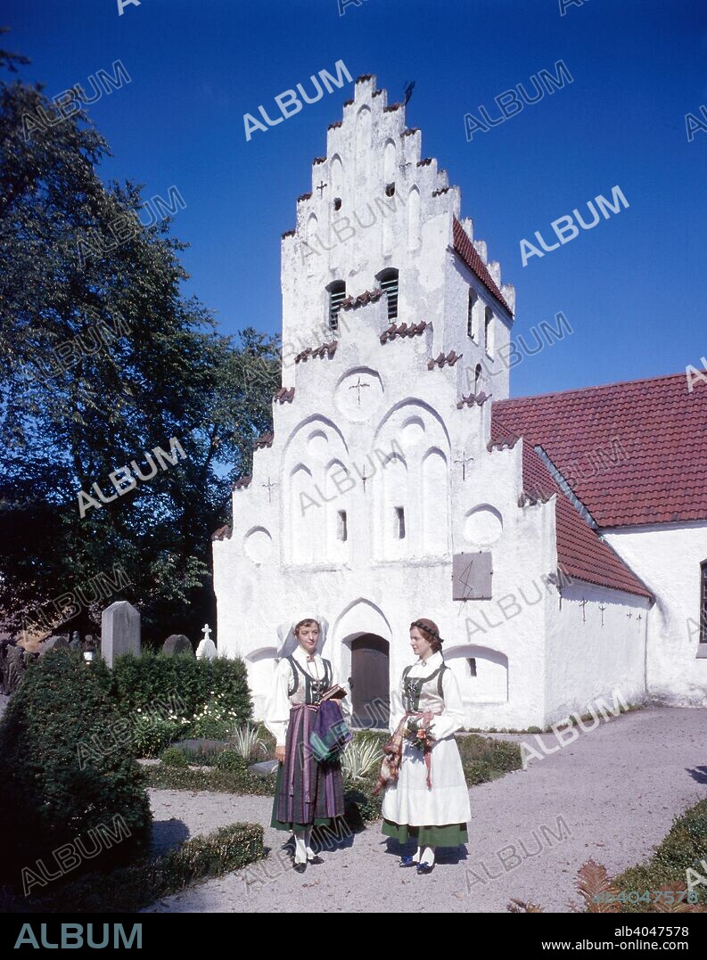 Image of Candidato per la Cresima in costume tradizionale, Dalby, Scania,  Svezia