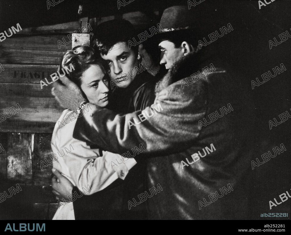 ALAIN DELON and ANNIE GIRARDOT in ROCCO AND HIS BROTHERS, 1960 (ROCCO E I SUOI FRATELLI), directed by LUCHINO VISCONTI. Copyright TITANUS/LES FILMS MARCEAU.