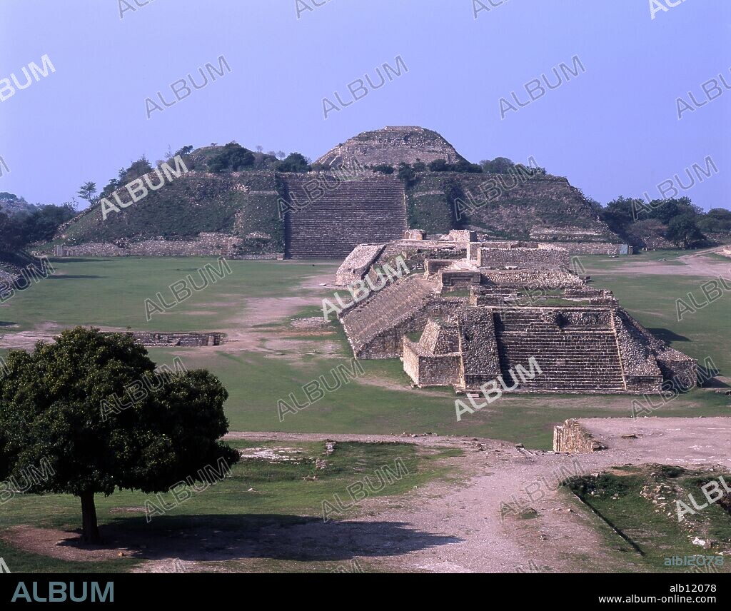 Mexico.Oaxaca.Z.A. de Monte Alban.Cultura Oaxaca(zapoteca y mixteca).Gran Plaza ,edificios G,H,I y Plataforma Sur.