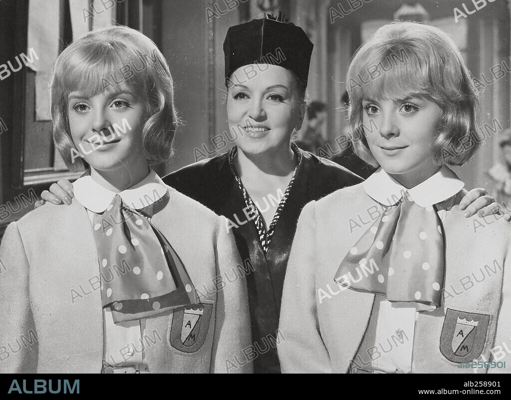 EMILIA BAYONA (MILI), ISABEL GARCES and PILAR BAYONA (PILI) in COMO DOS GOTAS DE AGUA, 1964. Copyright PRODUCCIONES BENITO PEROJO.