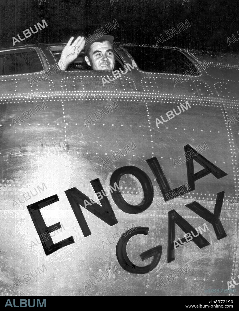 Japan / USA: Colonel Paul Tibbets waving from the Enola Gay's cockpit ...