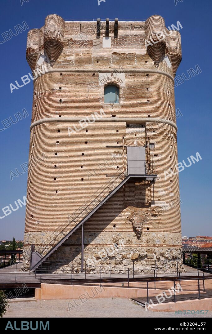 El torreón de Arroyomolinos, torre del Pan o castillo de Arroyomolinos está situado en la localidad homónima, en la zona oeste de la Comunidad de Madrid. Fue construido entre los siglos XIV y XV, como torre señorial.