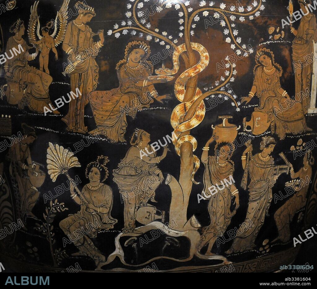 Crátera con decoración que representa el Jardín de las Hespérides, 360 a. C. Detalle. Pintor de Licurgo. Hecho en Puglia. Procedente de Ruvo di Puglia, Italia. Museo Arqueológico Nacional Jatta. Ruvo di Puglia. Italia. Krater with decoration depicting the Garden of the Hesperides. 360 BC. Detail. Lycurgus Painter. Made in Puglia. From Ruvo di Puglia. Jatta National Archaeological Museum. Ruvo di Puglia. Italy.