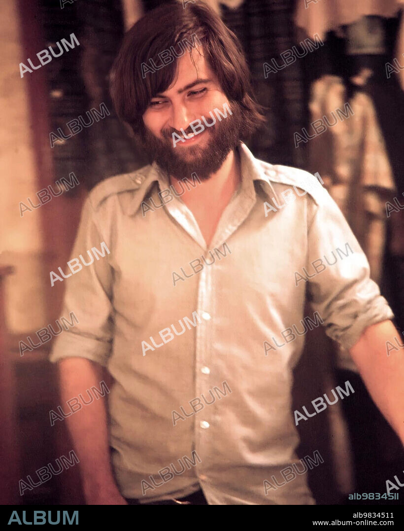 TOBE HOOPER in THE TEXAS CHAIN SAW MASSACRE, 1974, directed by TOBE HOOPER. Copyright Vortex.