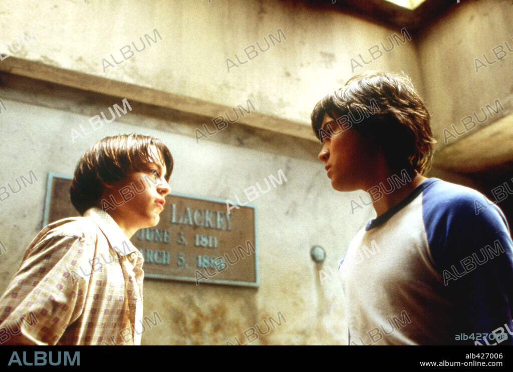 EMILE HIRSCH and KIERAN CULKIN in THE DANGEROUS LIVES OF ALTAR BOYS, 2002, directed by PETER CARE. Copyright EGG PICTURES/ INITIAL ENTERTAIMENT GROUP.