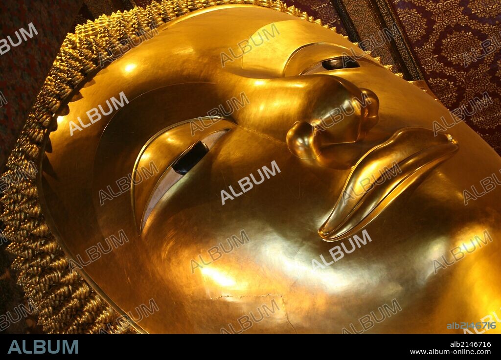 Reclining Buddha in Wat Po temple.