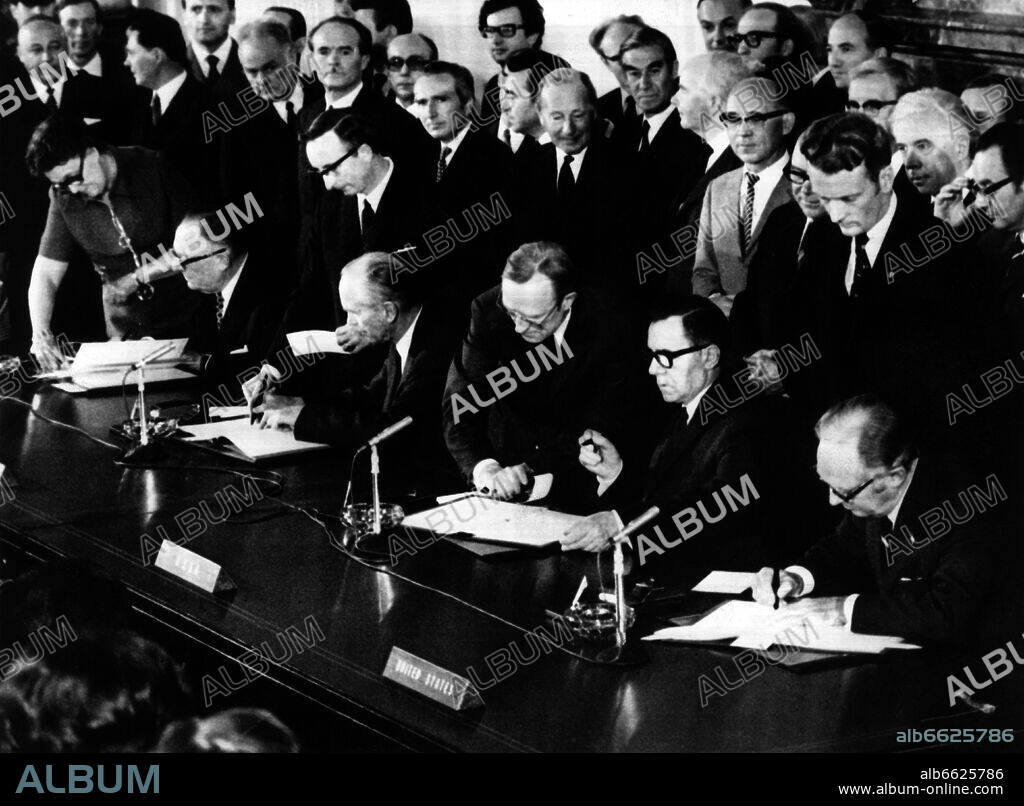 Foreign ministers of the four occupying powers France, USA, Great Britain, and the Soviet Union sign the final report of the Four-Power Agreement on Berlin on 3 June 1972 in the former building of the Allied Control Council. In the picture (sitting, l-r): Maurice Schumann (France), Sir Alec Douglas-Home (Great Britain), Andrei Gromyko (Soviet Union), and William Rogers (USA). 03/06/1972