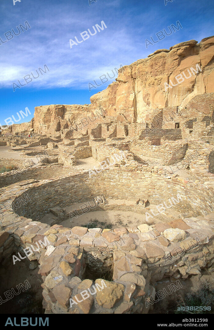 Pueblo Bonito, built by Anasazi or ancestral Pueblo people. Chaco Culture National Historical Park, New Mexico.