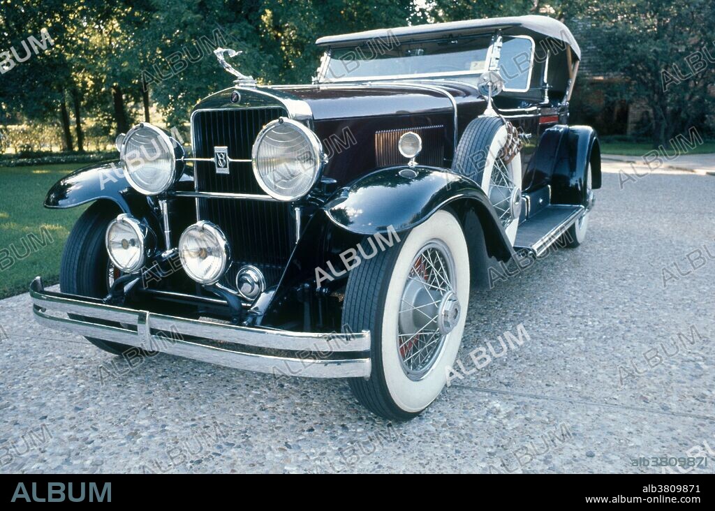 A 1930 Dusenberg automobile.