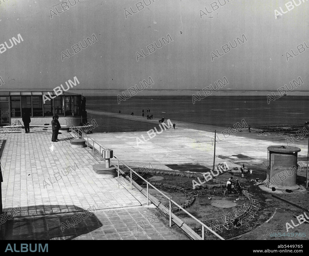 Tokyo... Larger and Better Airfield...
Part of the Haneda Airport Tokyo, photographers after completion of extension work.
The enlarged runway and other renovations will enable more airliners to land and take off them was possible before April 1. April 3, 1939. (Photo by The Domei News Photos Service).