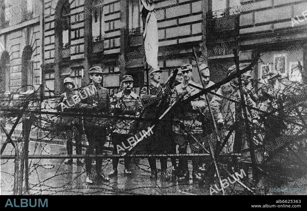 Barricades in front of the war ministry on the 9th of November in 1923, the day of the failed Beer Hall Putsch, also known as Munich Putsch, in German called Hitlerputsch. 09/11/1923