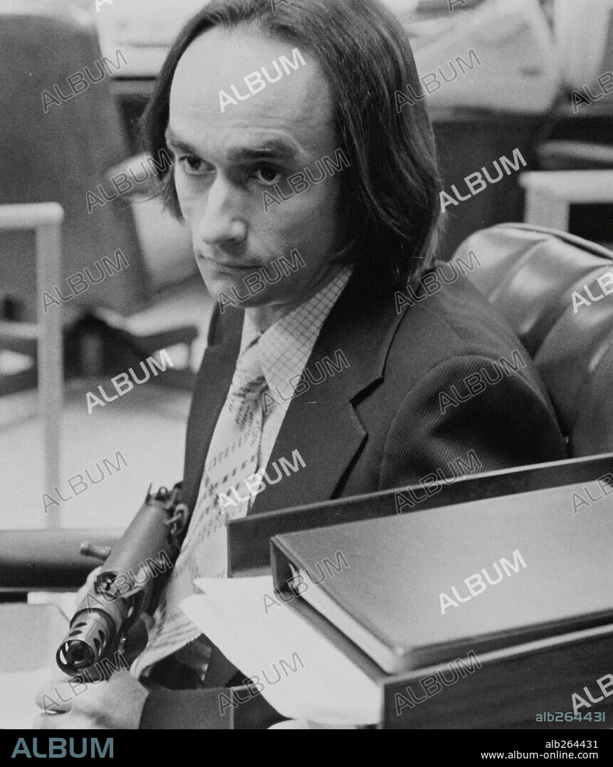 JOHN CAZALE en TARDE DE PERROS, 1975 (DOG DAY AFTERNOON), dirigida por SIDNEY LUMET. Copyright WARNER BROTHERS.