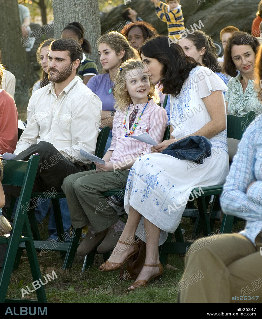 ELLE FANNING, JENNIFER CONNELLY and JOAQUIN PHOENIX in RESERVATION ROAD, 2007, directed by TERRY GEORGE. Copyright FOCUS FEATURES/RANDOM HOUSE FILMS/RESERVATION ROAD/MIRACLE P / POLAY, MACALL.