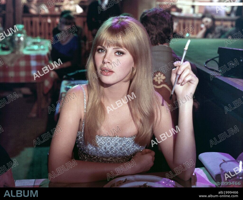 BRITT EKLAND in THE BOBO, 1967, directed by ROBERT PARRISH. Copyright  WARNER BROTHERS. - Album alb1999466