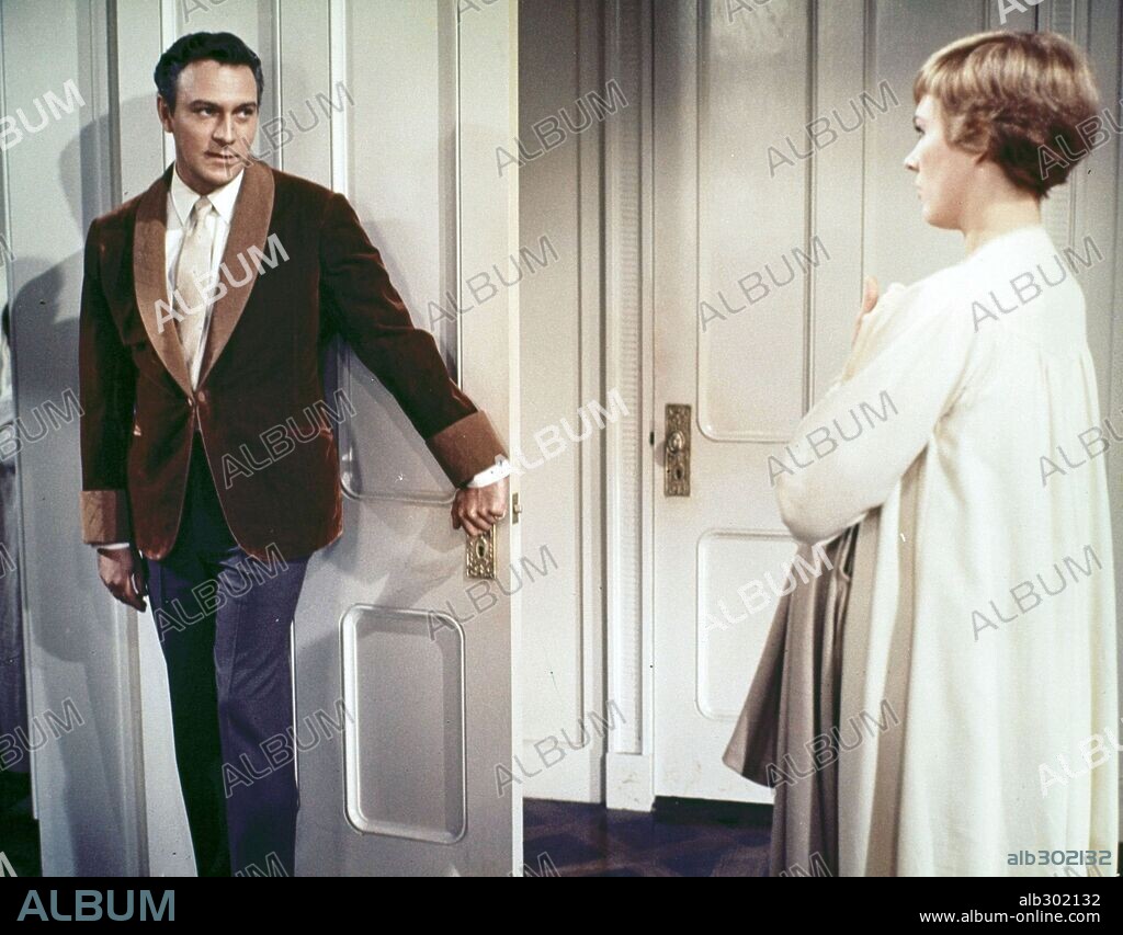 CHRISTOPHER PLUMMER and JULIE ANDREWS in THE SOUND OF MUSIC, 1965, directed by ROBERT WISE. Copyright 20TH CENTURY FOX.