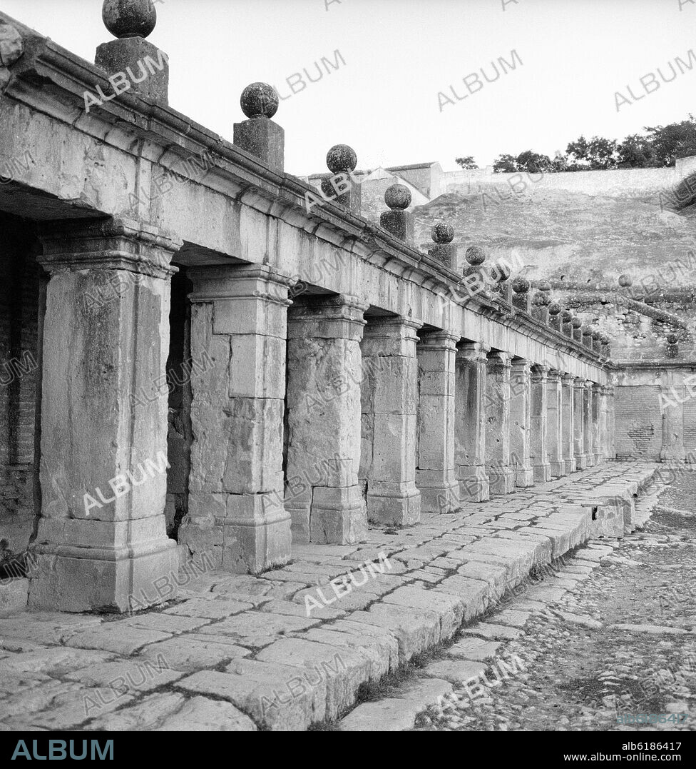 JUAN DE HERRERA. FUENTE NUEVA O FUENTE GRANDE - 1574-78 - ESTILO HERRERIANO- RESTAURADA EN EL SIGLO XIX - FOTOGRAFIA EN BLANCO Y NEGRO - AÑOS 60.