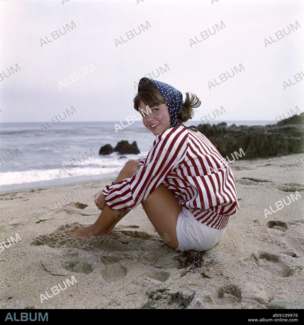 SALLY FIELD in GIDGET, 1965, directed by HAL COOPER and WILLIAM ASHER. Copyright Screen Gems Television.